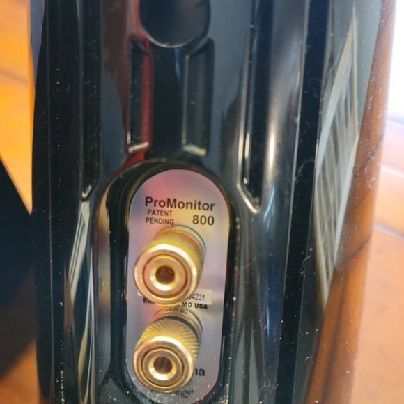 Definitive Technologies ProMonitor 800 surround sound speakers with mounts - Picture 2 of 3